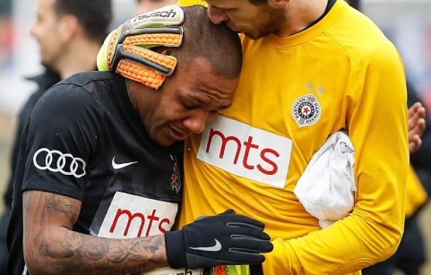El brasileño Everton Luiz abandona un campo entre lágrimas por insultos racistas