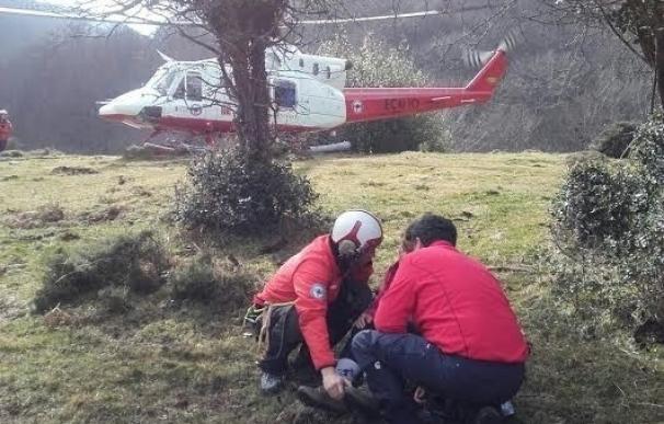 Evacuada en helicóptero una senderista con posible fractura de tobillo del monte Ozcaba