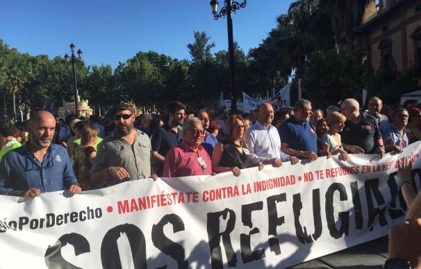 Miles de personas se manifiestan en toda Andalucía a favor de los derechos de las personas refugiadas