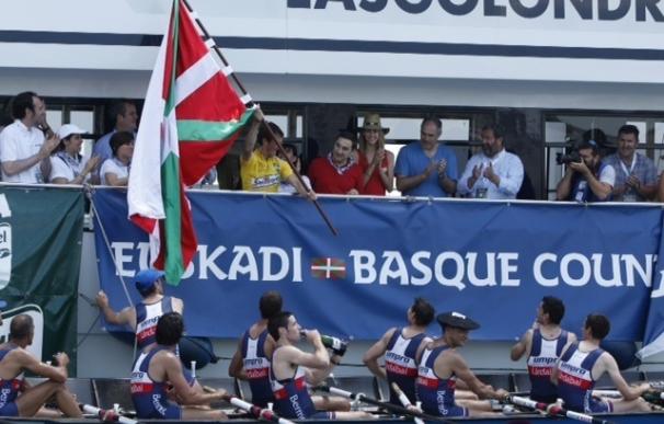 Tapia inaugura en Sevilla la zona promocional de la Bandera Euskadi Basque Country, que se disputará en el Guadalquivir