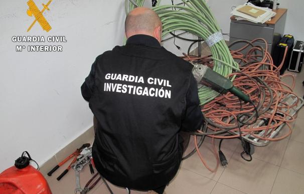 Detenidos tres vecinos de Badajoz por un robo en la obra de remodelación del puente de la autovía en Mérida