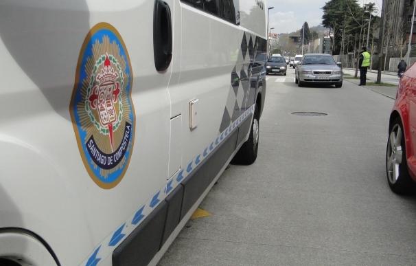 La Policía Local de Santiago analiza videos de seguridad para dar con un conductor fugado tras provocar un accidente