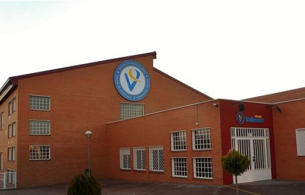Fachada del colegio concertado en Villanueva del Pardillo en el que trabajó el detenido