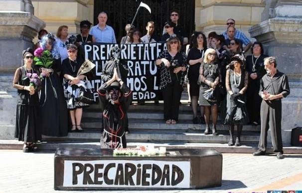 Trabajadores del Bellas Artes de Bilbao reclaman una "solución" a las instituciones en su 16 día de huelga