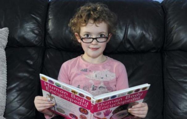 Molly, de 6 años, padece una enfermedad incurable que le provocará una ceguera total