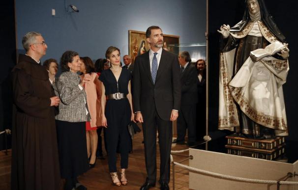 Los Reyes inauguran la exposición "Teresa de Jesús: La prueba de mi verdad"