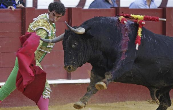Barrera corta una oreja en Málaga pero pierde un triunfo mayor con los aceros