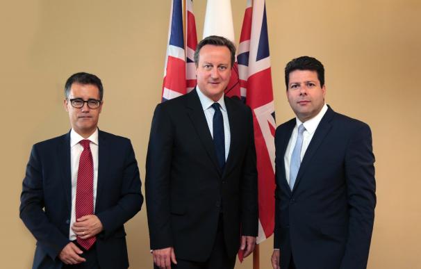 Cameron se muestra "orgulloso" por lo logrado por Gibraltar y promete volver "algún día"