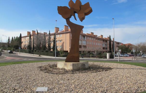 Una escultura de Cruz Marcos preside una rotonda del Polígono en Toledo, cuyas obras han supuesto 185.000 euros