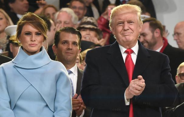 Donald Trump junto a su esposa el día de su investidura. AFP
