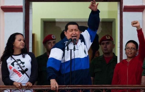 Chávez recuerda el golpe y recibe a Mujica pero no confirma su viaje a Cartagena