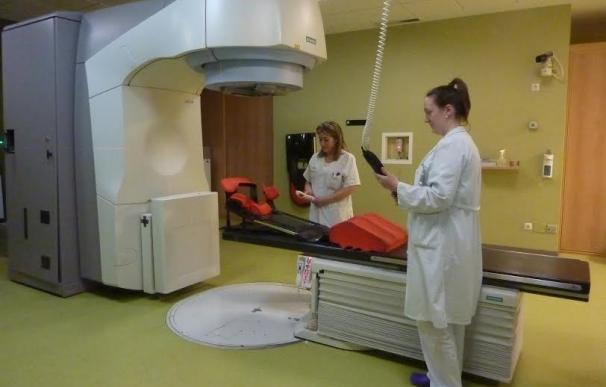 El complejo hospitalario de Huelva mejora la atención de radioterapia en pacientes con cáncer de mama y próstata