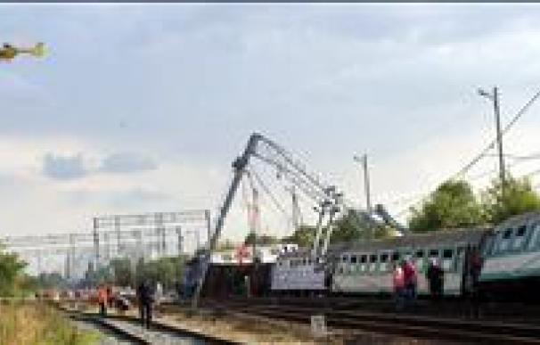 Un muerto y 45 heridos al descarrilar un tren en Polonia, según la Policía