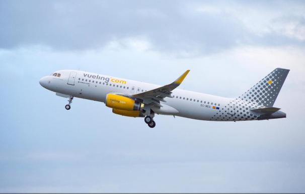Un avión de Vueling aterriza de emergencia en el Aeropuerto de Barcelona poco después de despegar