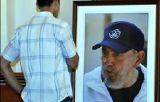 Fidel Castro cumple mañana 85 años sin cargos políticos y pendiente de Chávez