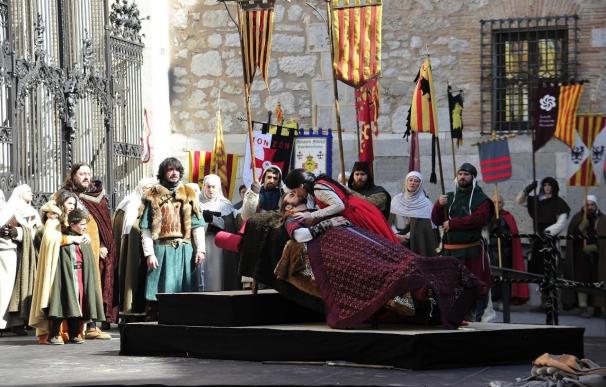 Los amantes de Teruel celebran 800 años besándose en el cupón de la ONCE