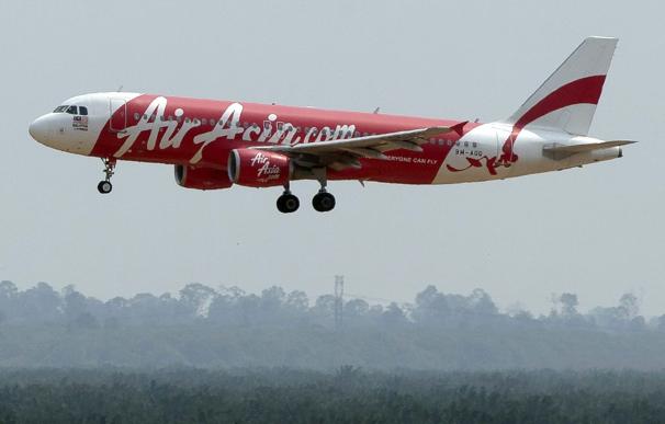 Drama en la aviación: Desaparece un avión que volaba entre Indonesia y Singapur.