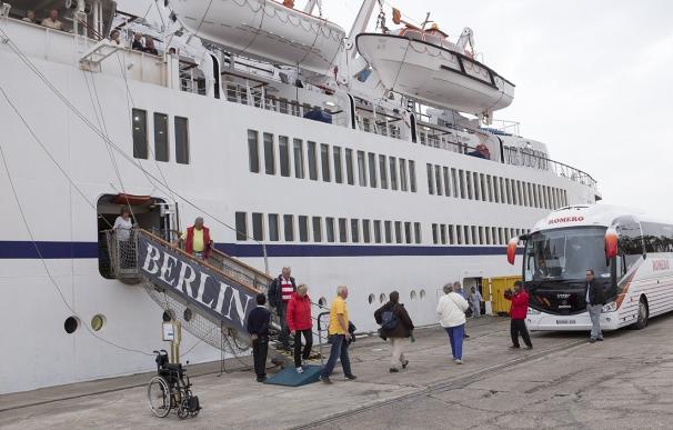 El buque Berlín inaugura la temporada de cruceros en el Puerto de Motril