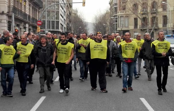 Unos 150 funcionarios de prisiones de Cataluña reclaman la dimisión del consejero de Justicia por el cierre de La Model