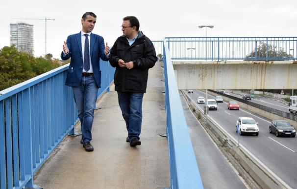 El PSOE exige al Gobierno que arregle las 15 pasarelas peatonales sobre la A-7 en Marbella