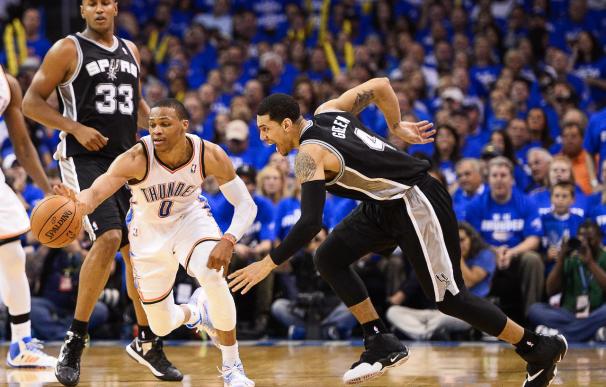 105-92. Westbrook y Durant meten miedo y los Thunder empatan la serie con los Spurs