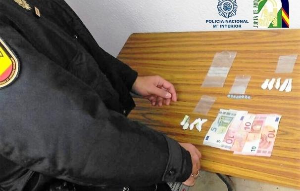 Detenido un camarero acusado de suministrar cocaína y éxtasis en un local que vendía alcohol a menores