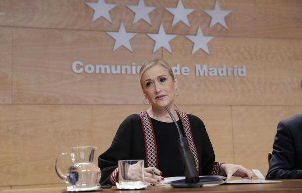 Cifuentes reprocha a Pablo Iglesias utilizar Madrid "como moneda de cambio" y "destino para apartar a los disidentes"