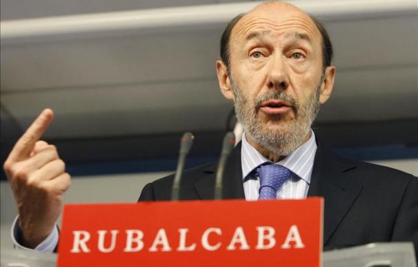 Rubalcaba descarta un referéndum e invita a sus compañeros críticos a leerse el acuerdo
