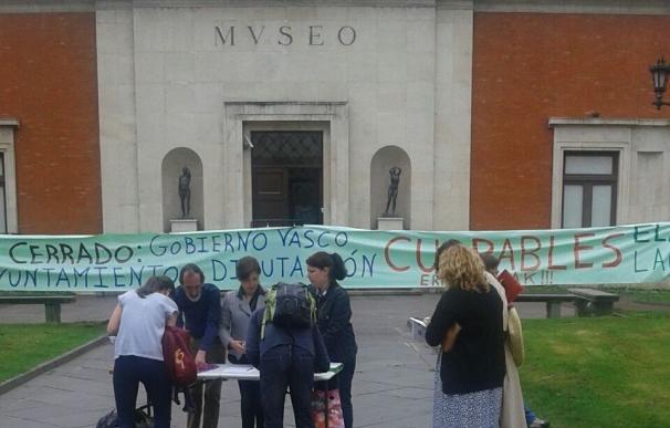 Trabajadores subcontratados del Museo de Bellas Artes inician una recogida de firmas para recabar el apoyo ciudadano