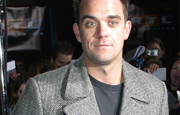 Confunden a Robbie Williams con un hombre de 60 años