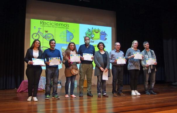 Ocho agentes comunitarios reciben un reconocimiento por su labor en la campaña 'Zaragoza recicla'