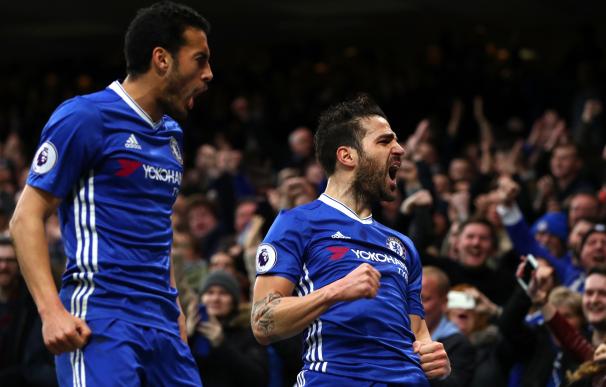 El 'spanish Chelsea' acaricia la Premier con goles de Fábregas, Pedro y Costa