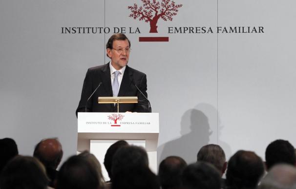(Amp.) Rajoy dice que nadie "ni dentro o fuera del país" debe dudar del compromiso de España con el euro