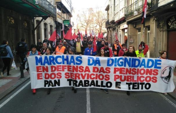 Más de 1.000 manifestantes recorren el centro de A Coruña al grito de 'Pan, traballo e teito'