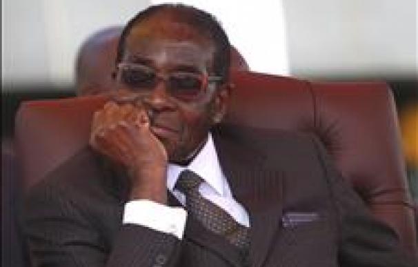 Muere en un extraño incendio Solomon Mujuru, candidato a suceder a Mugabe