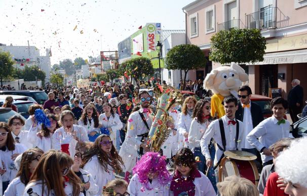 Arranca el Carnaval de Tomares con el pasacalles de los alumnos disfrazados de los colegios