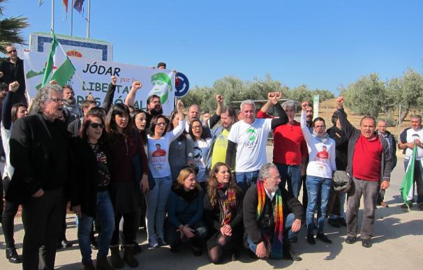 Diputados de Unidos Podemos y ERC como Cañamero y Tardá reclaman ante la cárcel de Jaén la libertad de Andrés Bódalo
