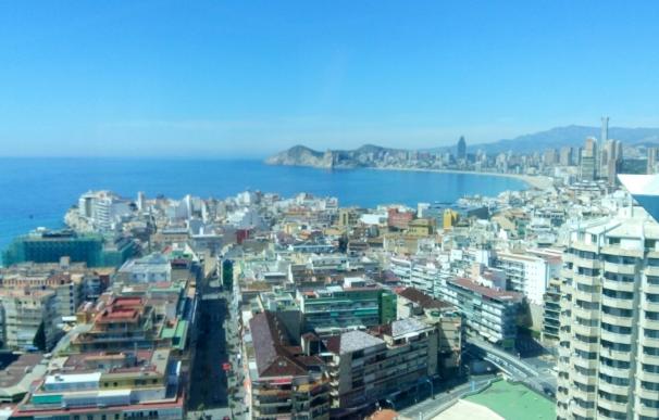 Tinsa destaca una recuperación del mercado inmobiliario valenciano con un 74% más de visados de obra nueva en Alicante