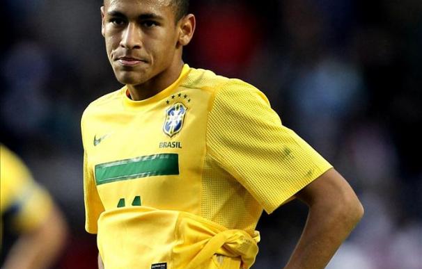 El presidente del Santos dice que el jugador Neymar "no se vende"