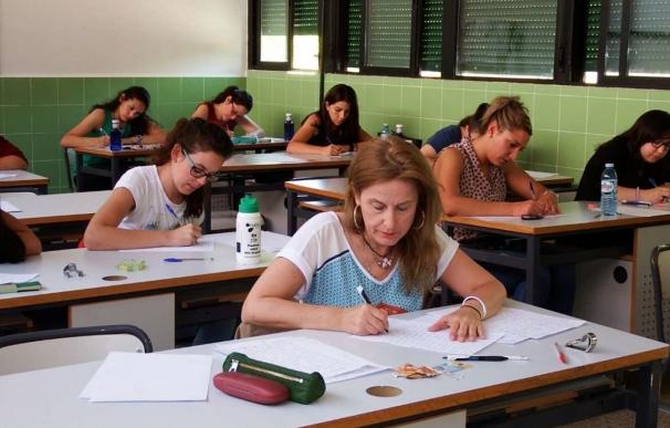 Sindicatos ven "insuficientes" las 2.468 plazas de empleo docente para Andalucía anunciadas en la Mesa Sectorial