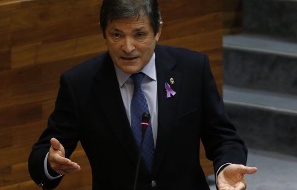 Javier Fernández insta a Llamazares a no poner en duda su compromiso con el carbón