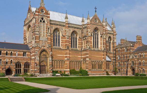 la Universidad de Oxford estudia trasladarse a Francia