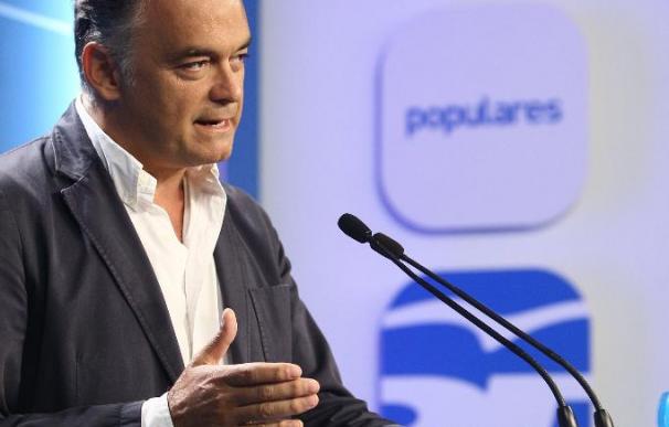 González Pons defiende que con un cambio de Gobierno cesarían los ataques especulativos y urge a Zapatero a "reflexionar