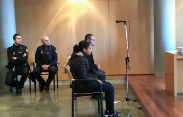 La madre del pequeño asesinado en Oviedo declara entre llantos que "tenía miedo de su pareja" y niega los hechos