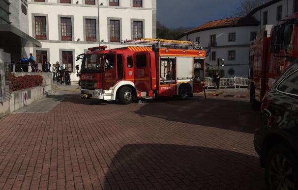 Bomberos de Oviedo extinguen un incendio en la lavandería del Balneario de las Caldas