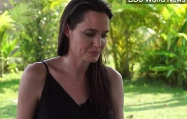 Angelina Jolie se derrumba al hablar por primera vez en público de su divorcio de Brad Pitt