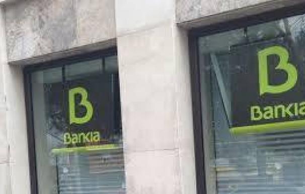 Tres concejales de la CUP 'okupan' la sede de Bankia en Barcelona