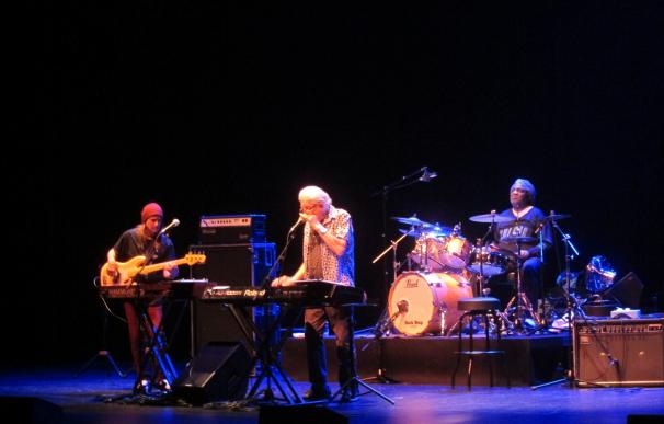 El 'bluesman' británico John Mayall desborda vitalidad en su visita a Gijón