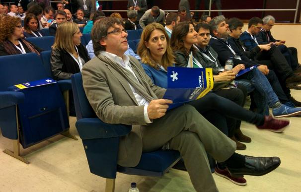 Puigdemont reivindica el municipalismo ante la política de élites y de "puente aéreo"