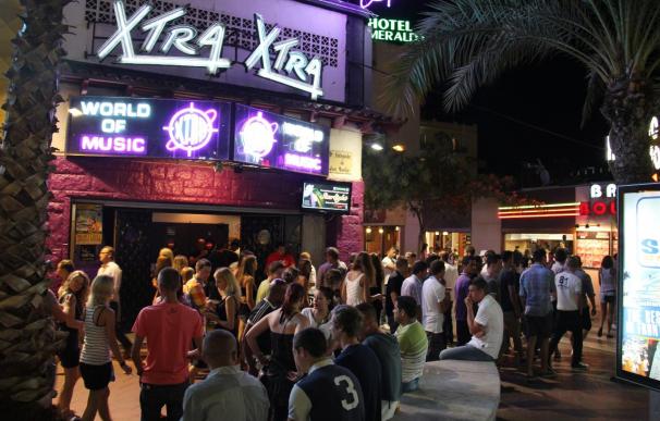 Comerciantes de Lloret piden poner coto a empresarios que alientan el turismo de borrachera